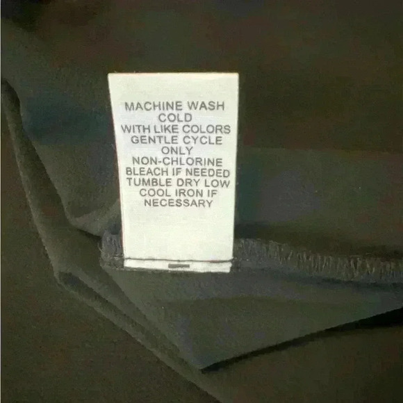 Adyson Parker black lightweight blouse. - Picture 10 of 10